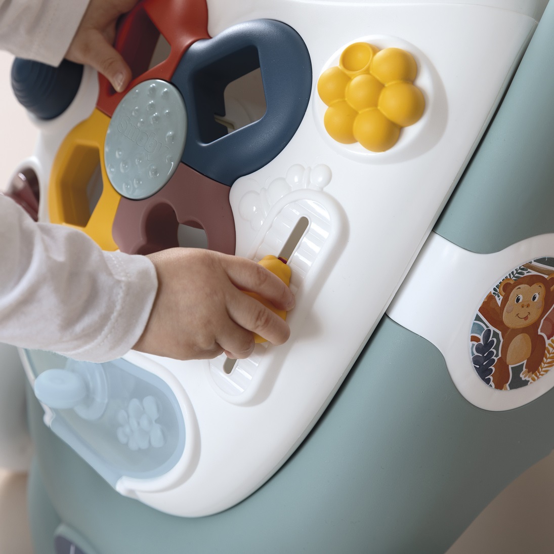 Lastekäru ümarate servadega turvalisuseks