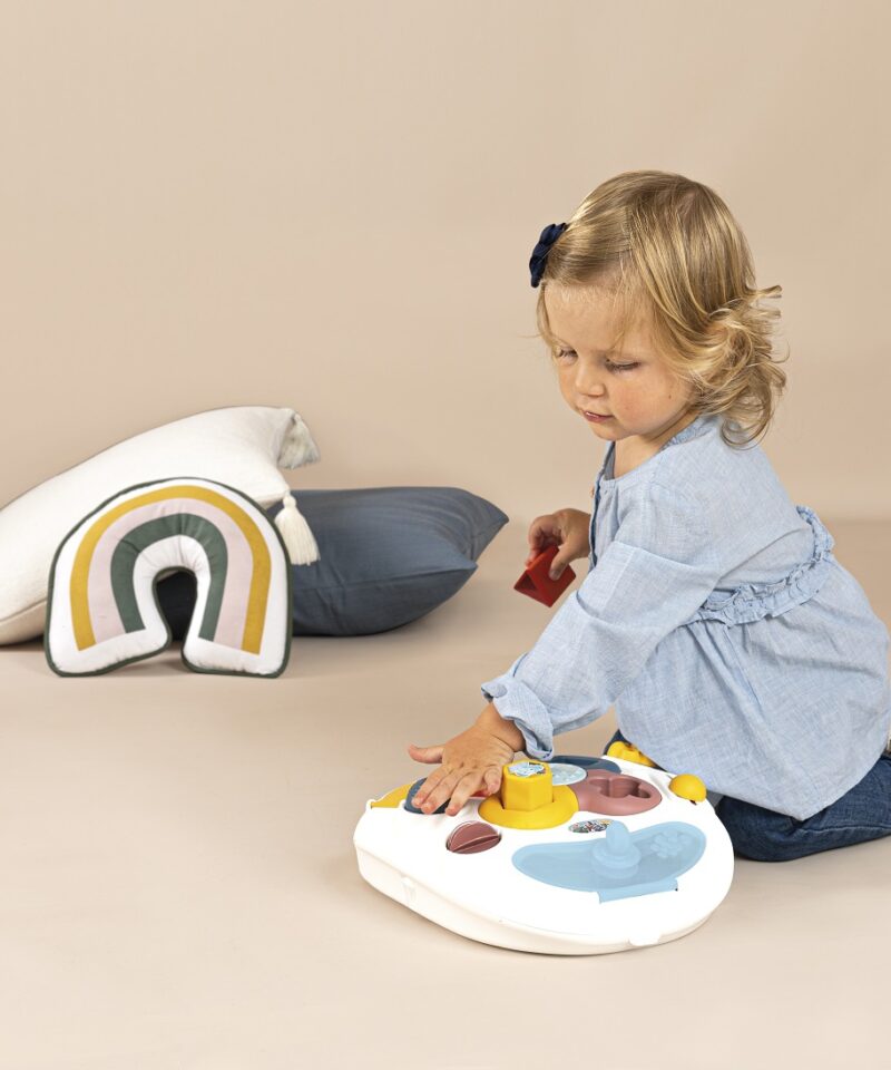 Lastekäru ümarate servadega turvalisuseks