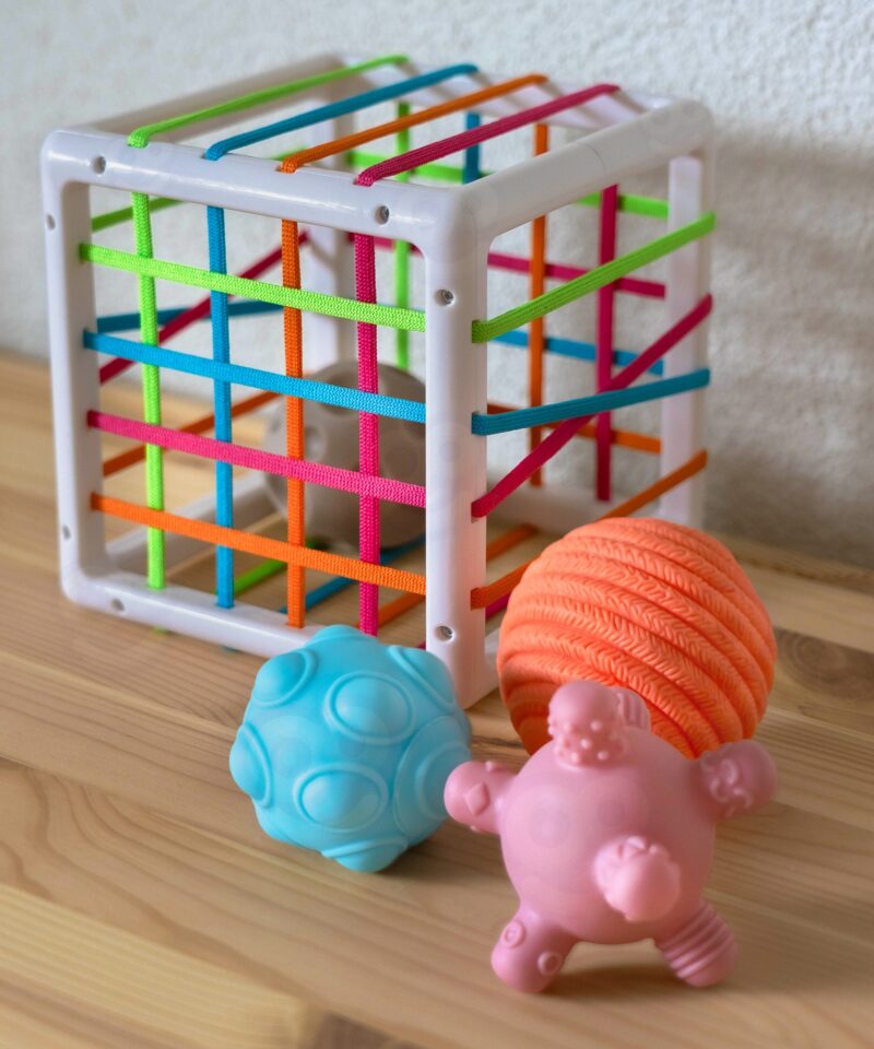 Arendav kuubik erinevate tekstuuridega