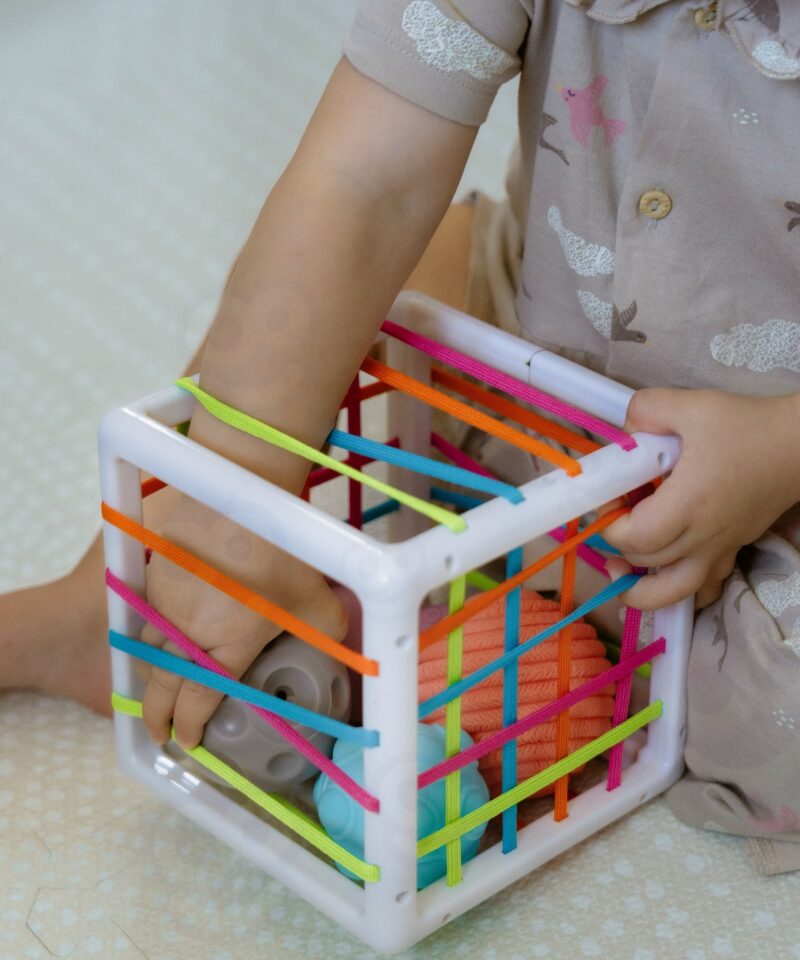 Painduv kuubik koos sensoorsete klotsidega