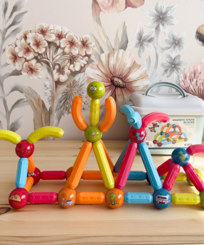 Värvilised klotsid väikestele kätele