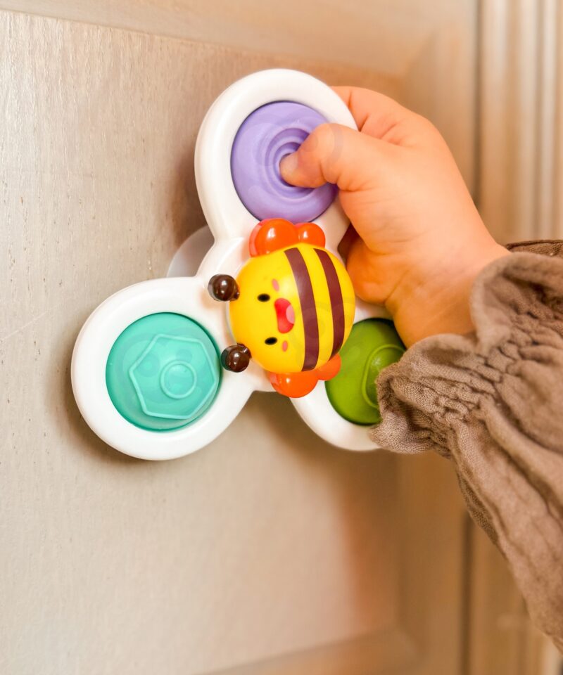 Lastele mõeldud spinnermäng vannis kasutamiseks