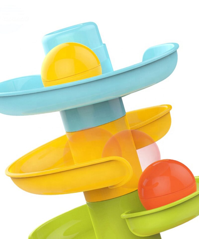 Värvilised kuulid spiraaltornis