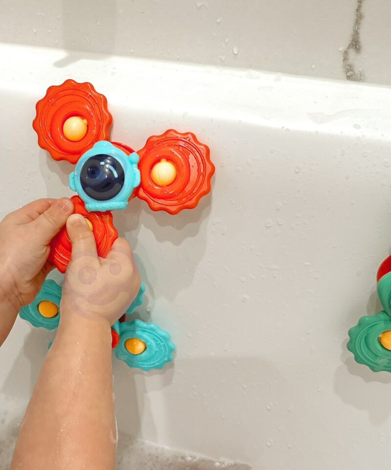 Kolm erinevat spinnerit komplektis