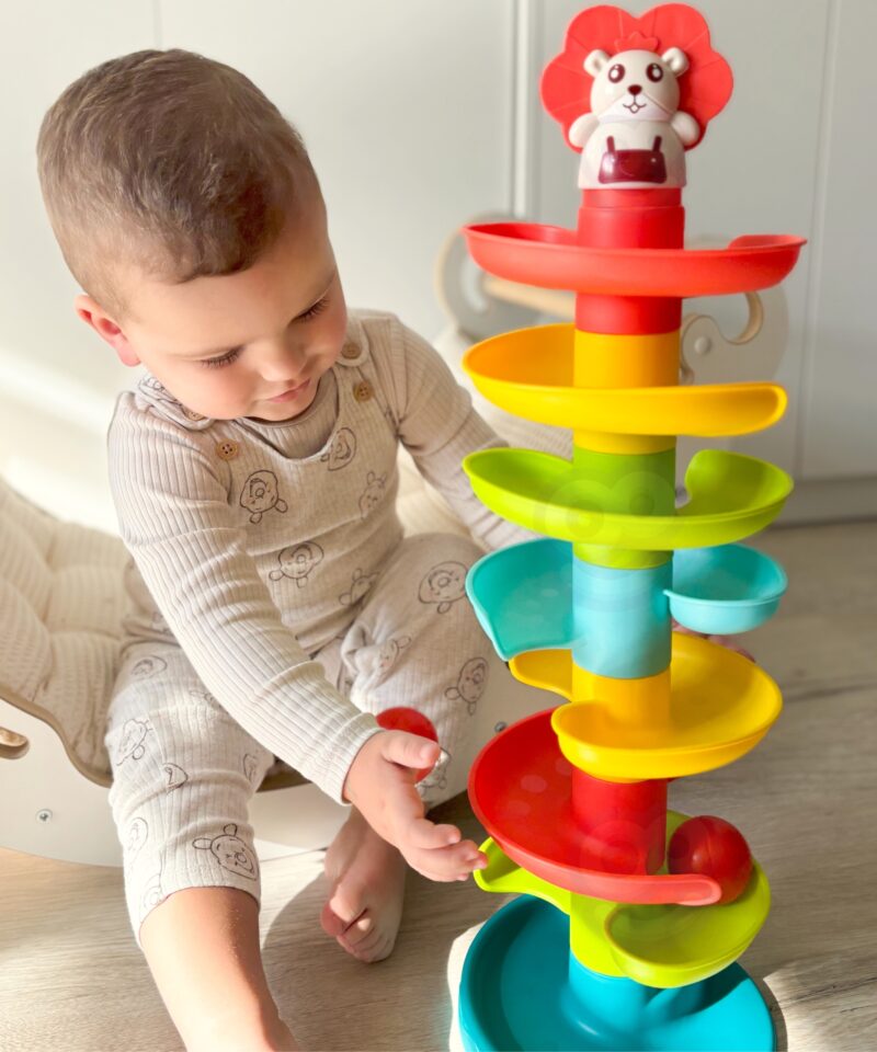 Erksavärviline kuulitorn ja helisevad kuulid