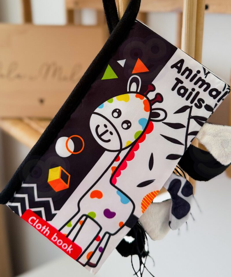 Must-valged illustratsioonid raamatus