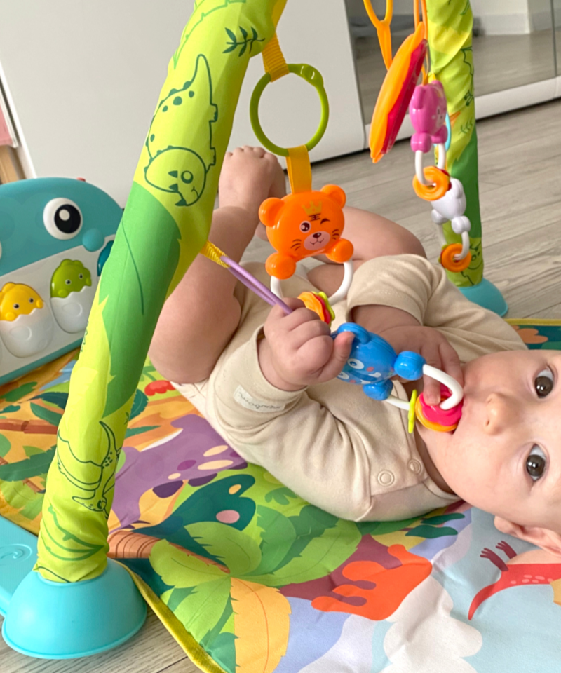 Dinosauruseteemaline mängumatt ja peegel