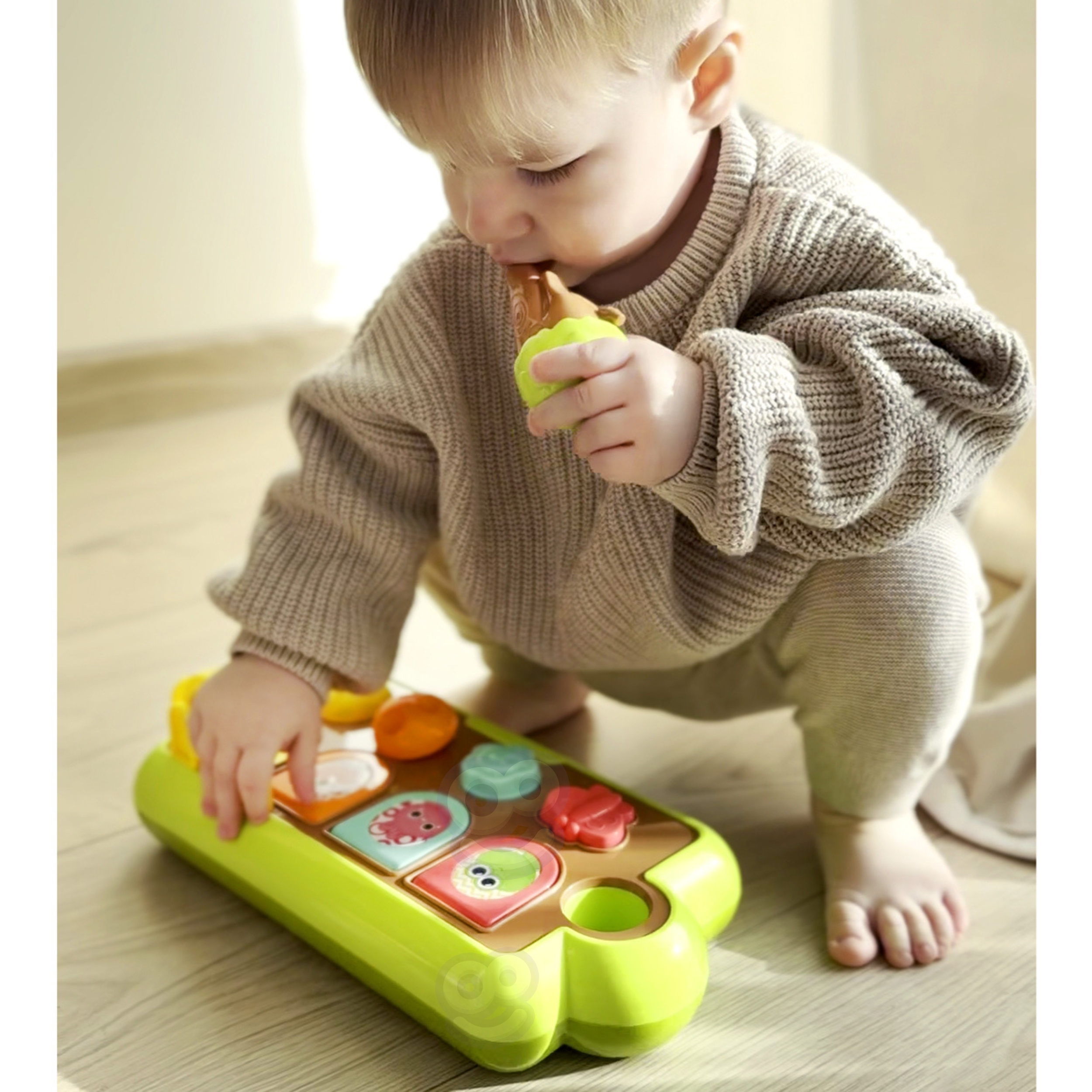 Värvilised loomakujud pop-up mänguasjas