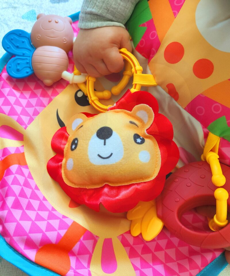 Armas loomamotiiviga beebipadi