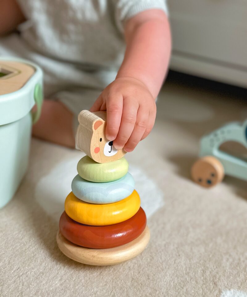 Püramiid nelja rõnga ja peaga