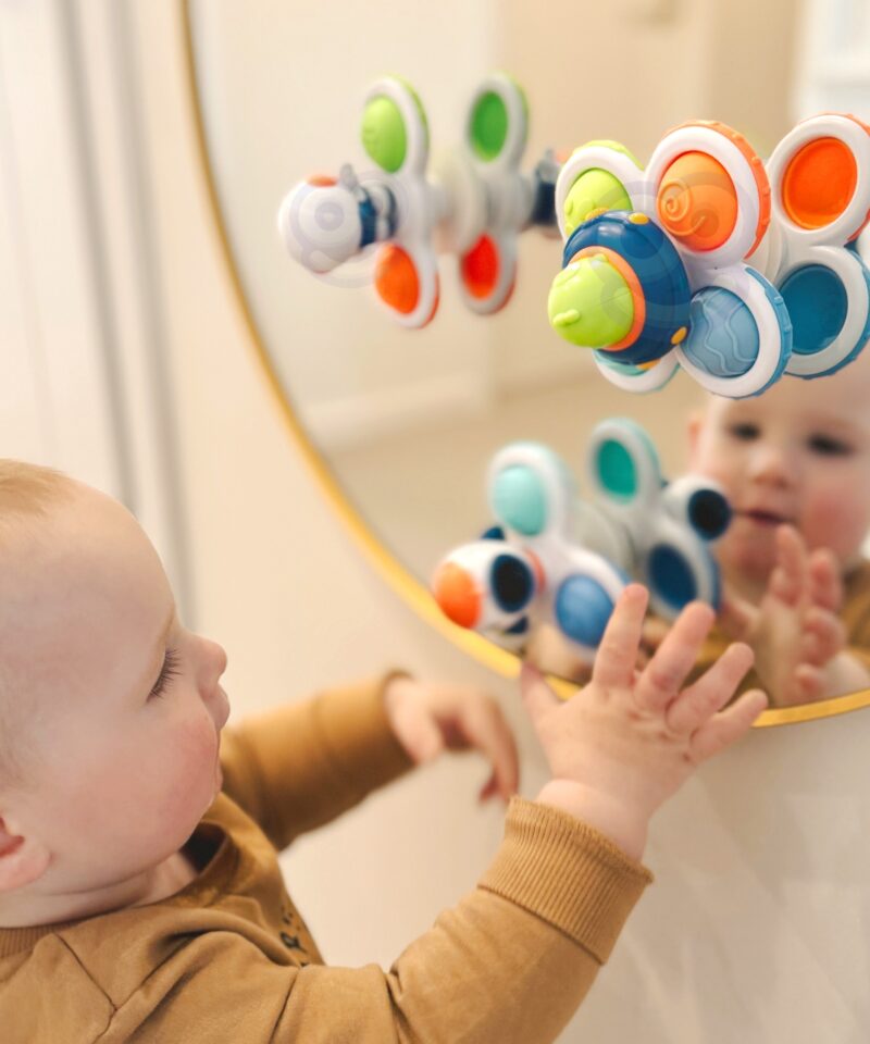 Värvikas kosmoseteemaline mänguasi