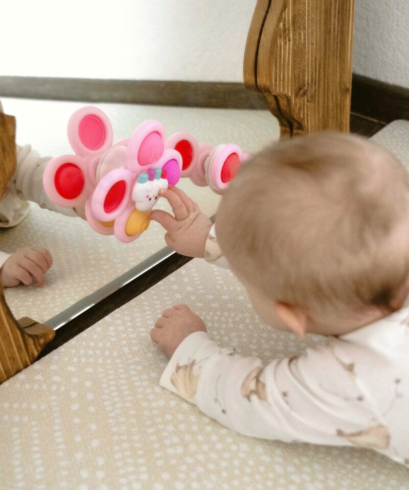 Spinnerid kinnituvad siledale pinnale