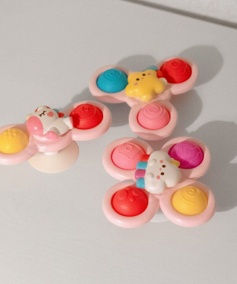 Kolm erinevat spinnerit ühes komplektis