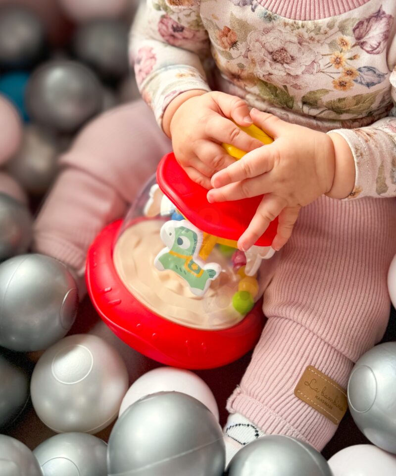 Karussellmänguasi arendab motoorseid oskusi