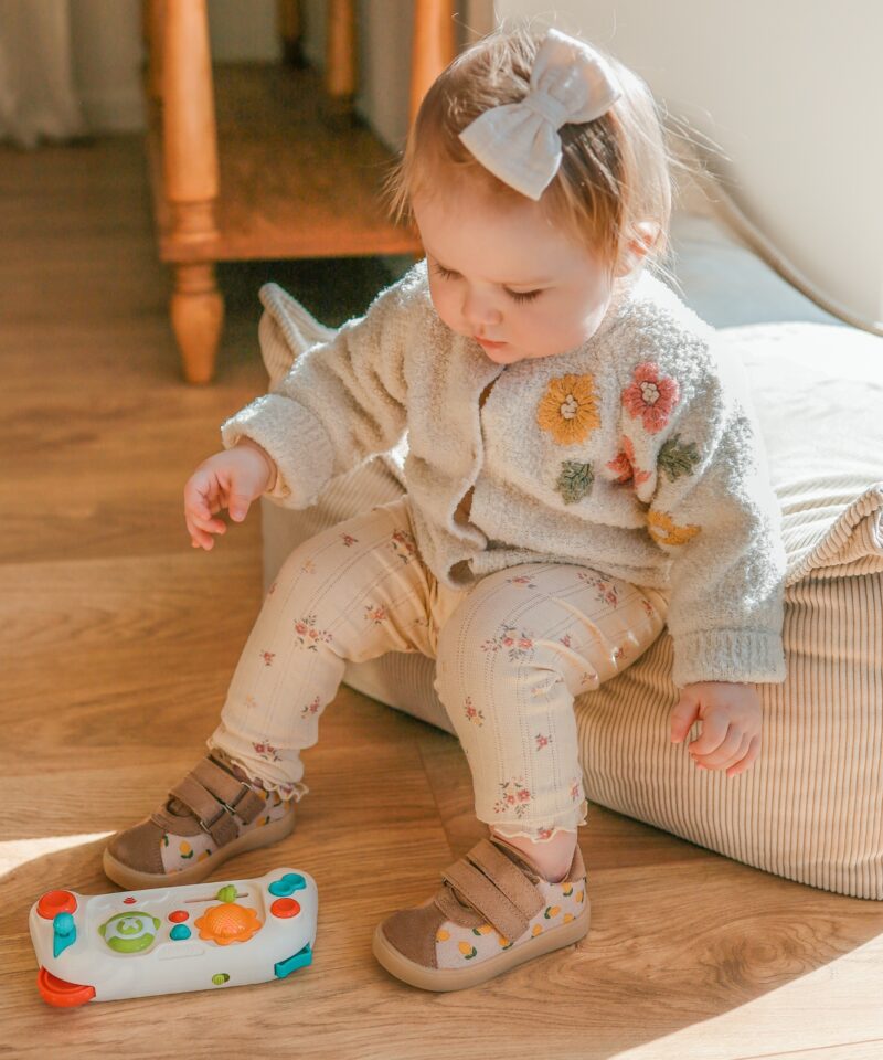 Laste mängupult liikuvate osadega