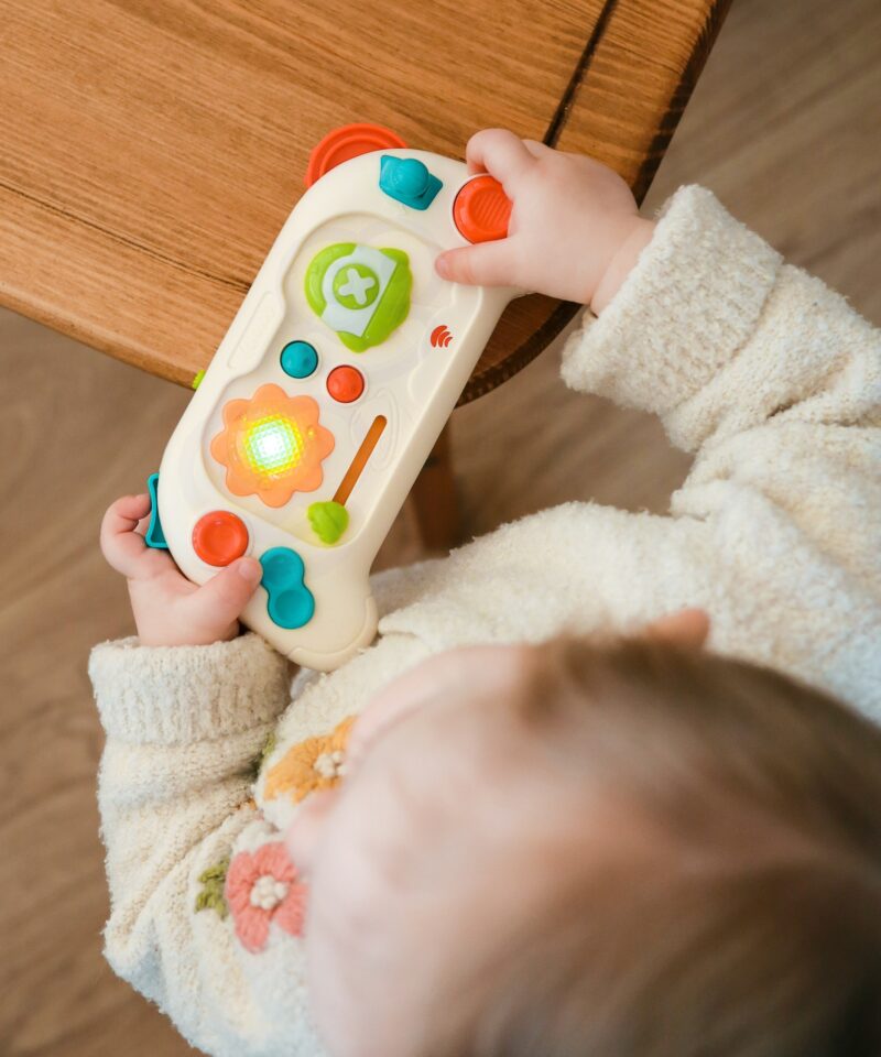 Arendav mänguasi helide ja valgusega