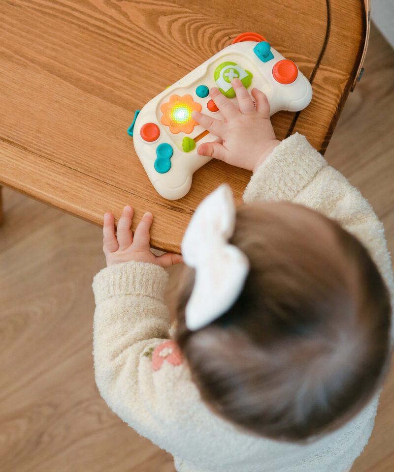 Arendav mänguasi helide ja valgusega