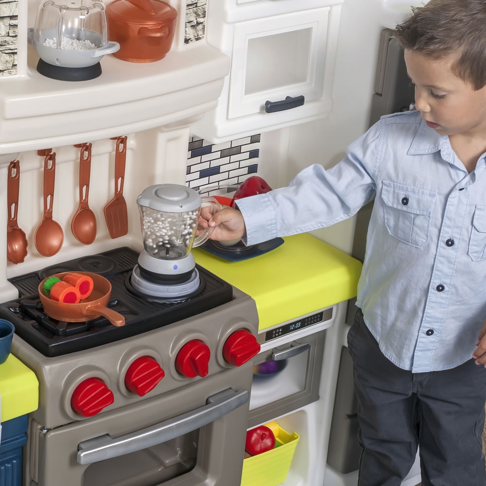 Kaasaegne mänguköök väikestele kokkadele