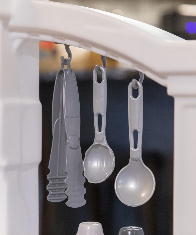 Ruumikad riiulid mänguköögis