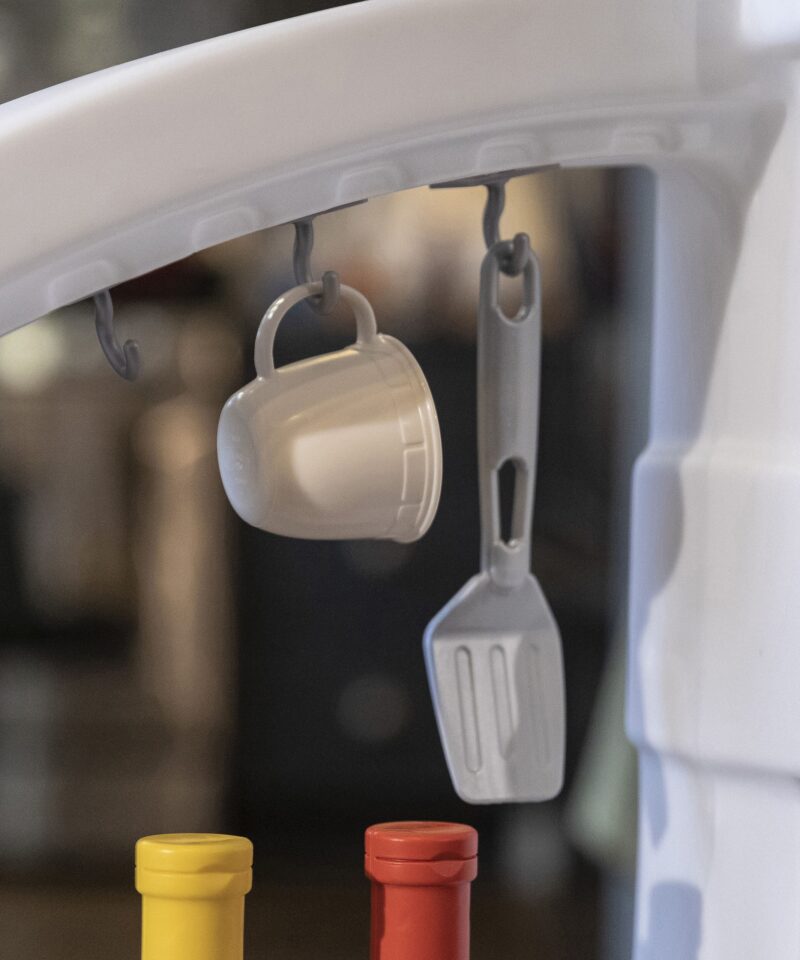 Ruumikad riiulid mänguköögis