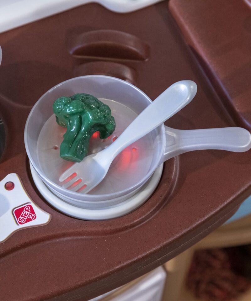 Ruumikad riiulid mänguköögis