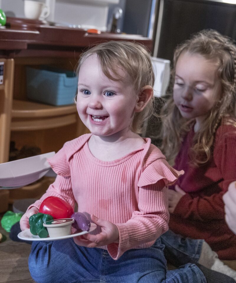 Ruumikad riiulid mänguköögis