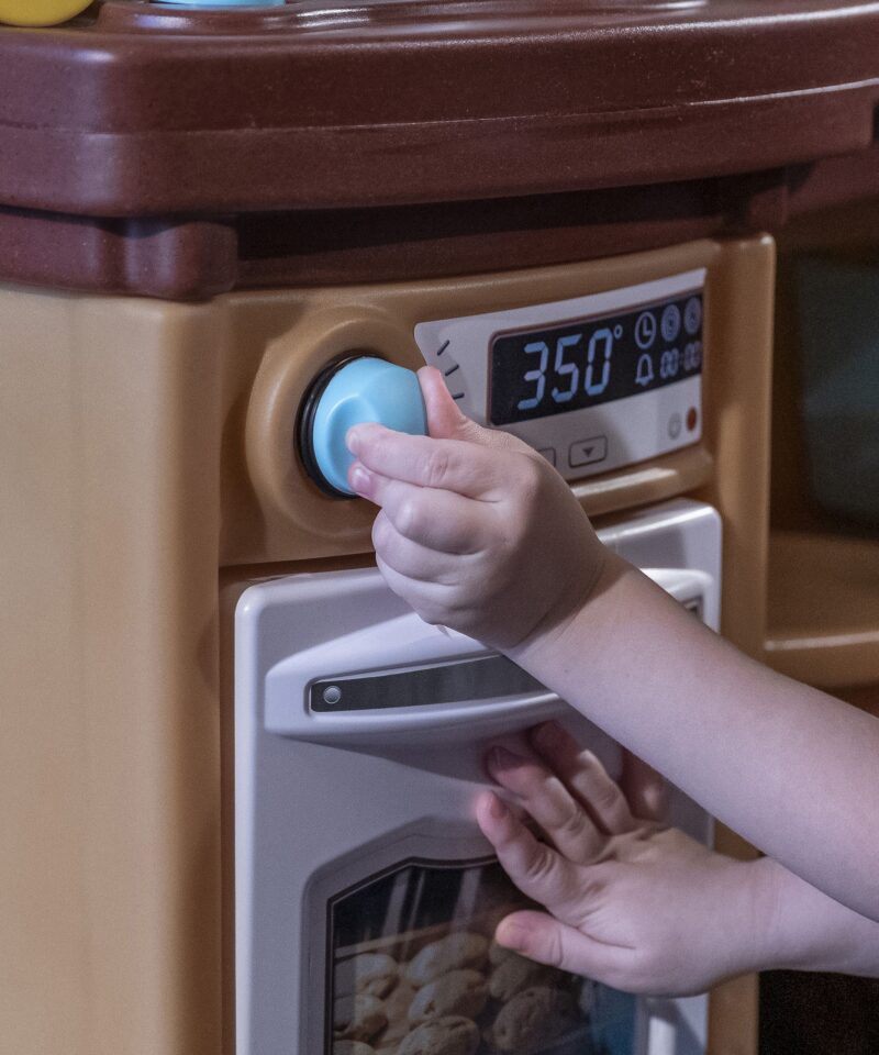 Ruumikad riiulid mänguköögis