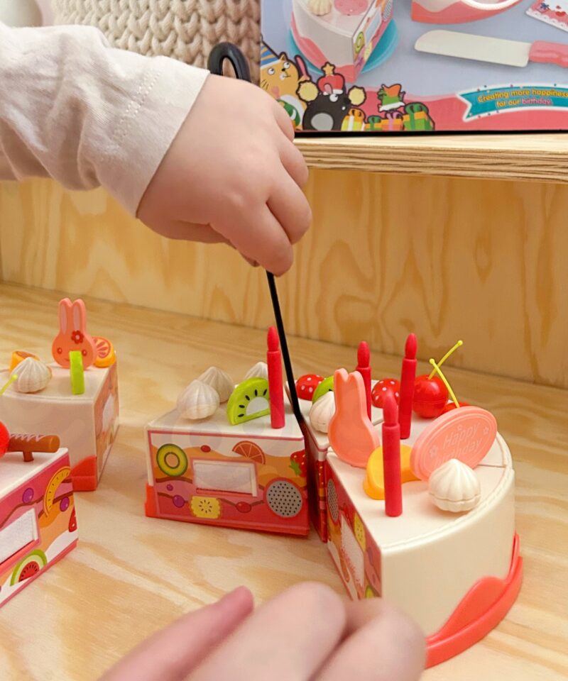 Kaunilt kaunistatud sünnipäevatort mänguks