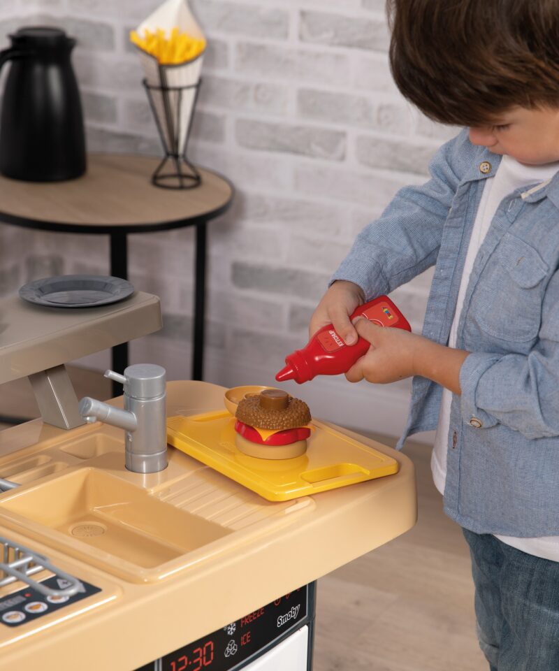 Laste mänguköök serveerimisletiga