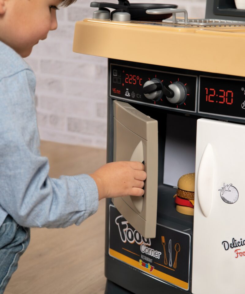 Laste mänguköök serveerimisletiga