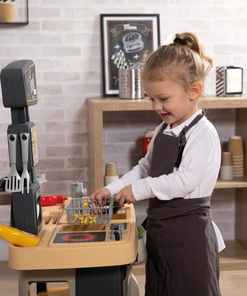 Laste mänguköök serveerimisletiga