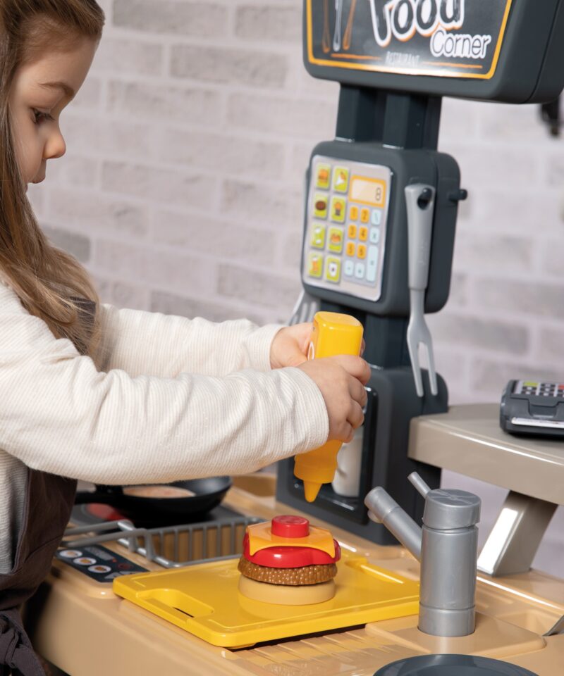 Laste mänguköök serveerimisletiga