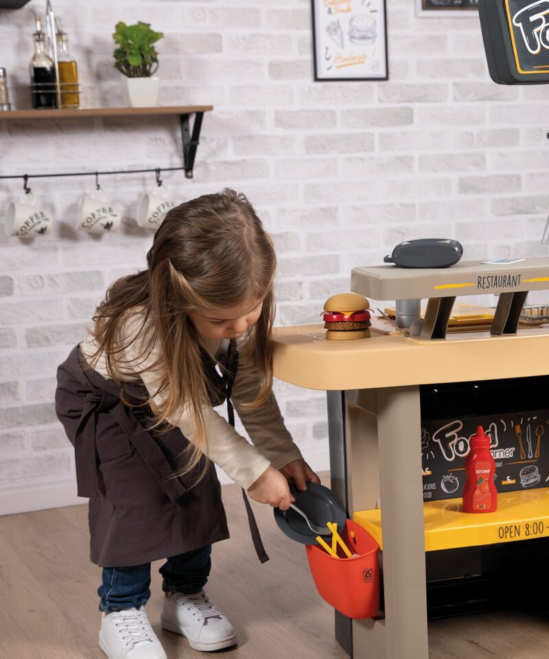 Laste mänguköök serveerimisletiga