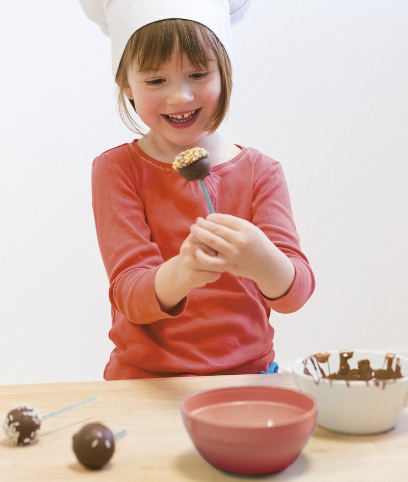 Lastele mõeldud küpsetustöökoja komplekt