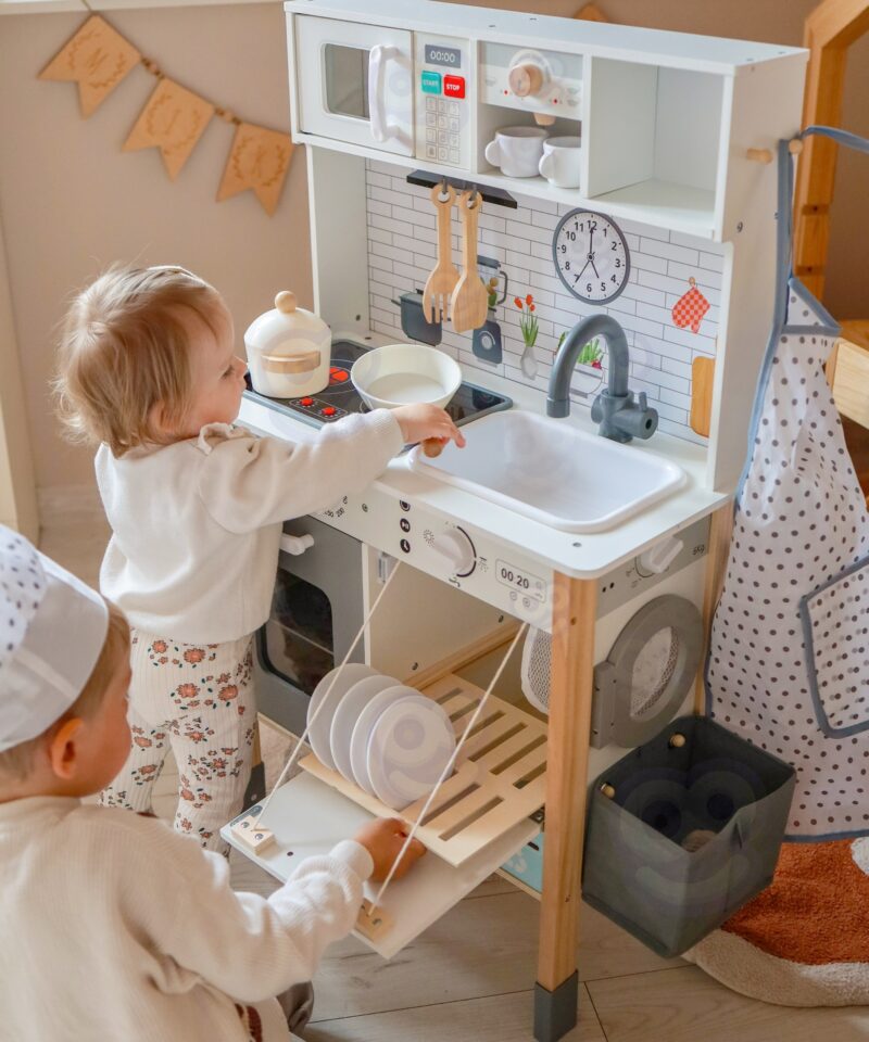 Puidust köök koos lisatarvikutega