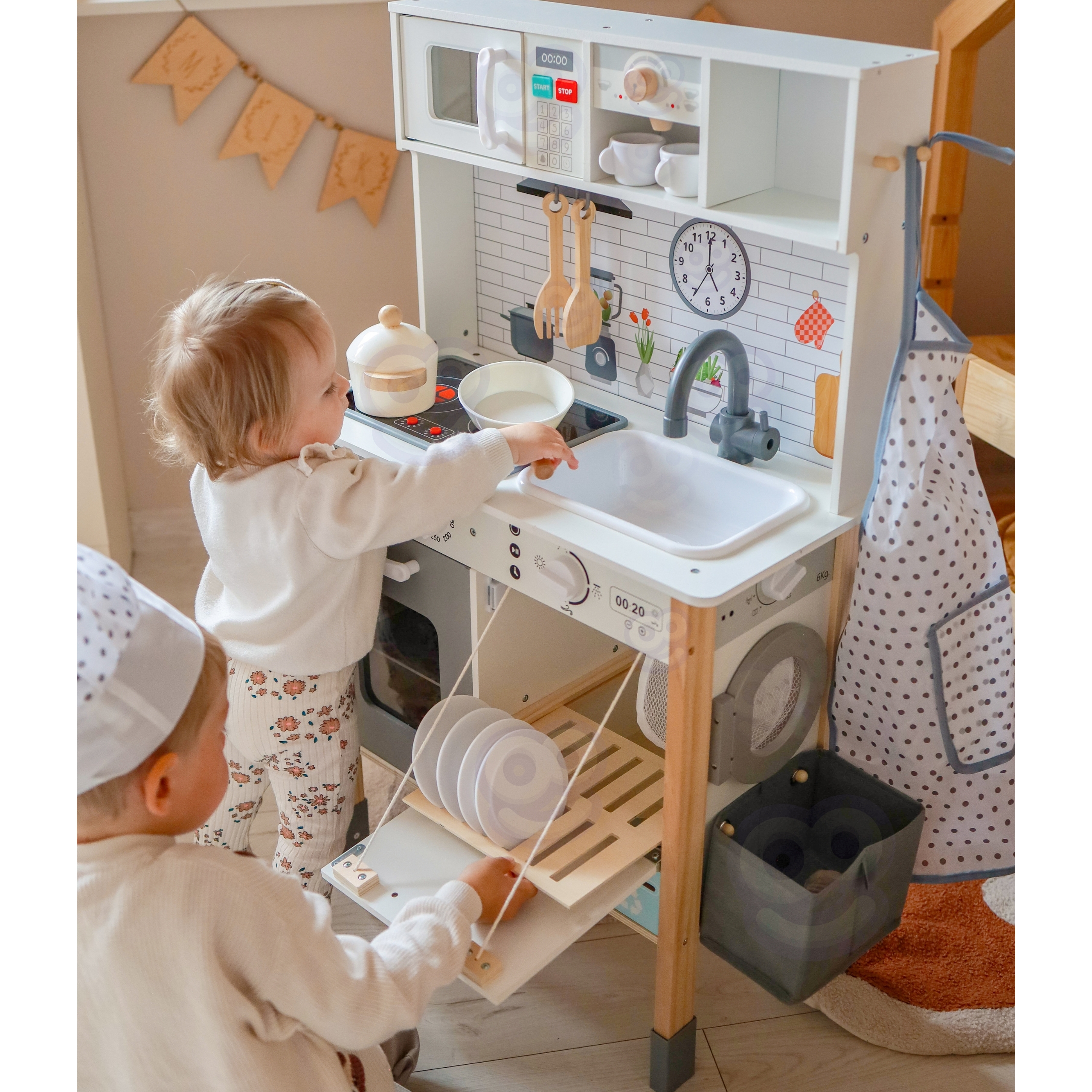 Puidust köök koos lisatarvikutega