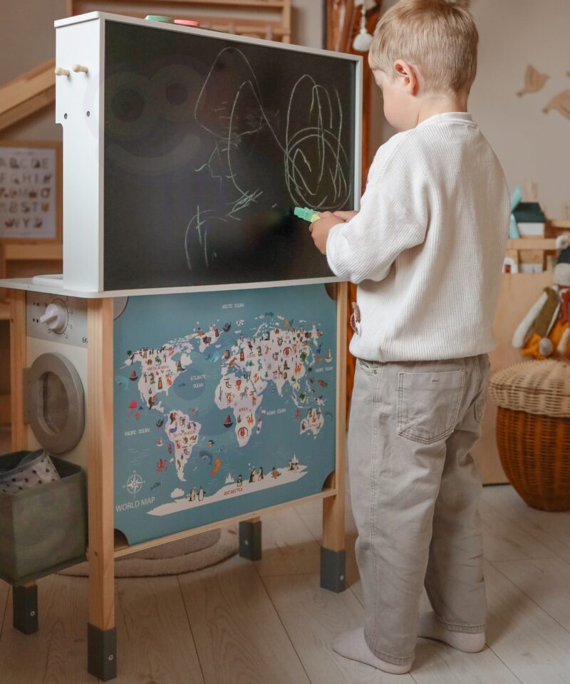 Puidust köök koos lisatarvikutega