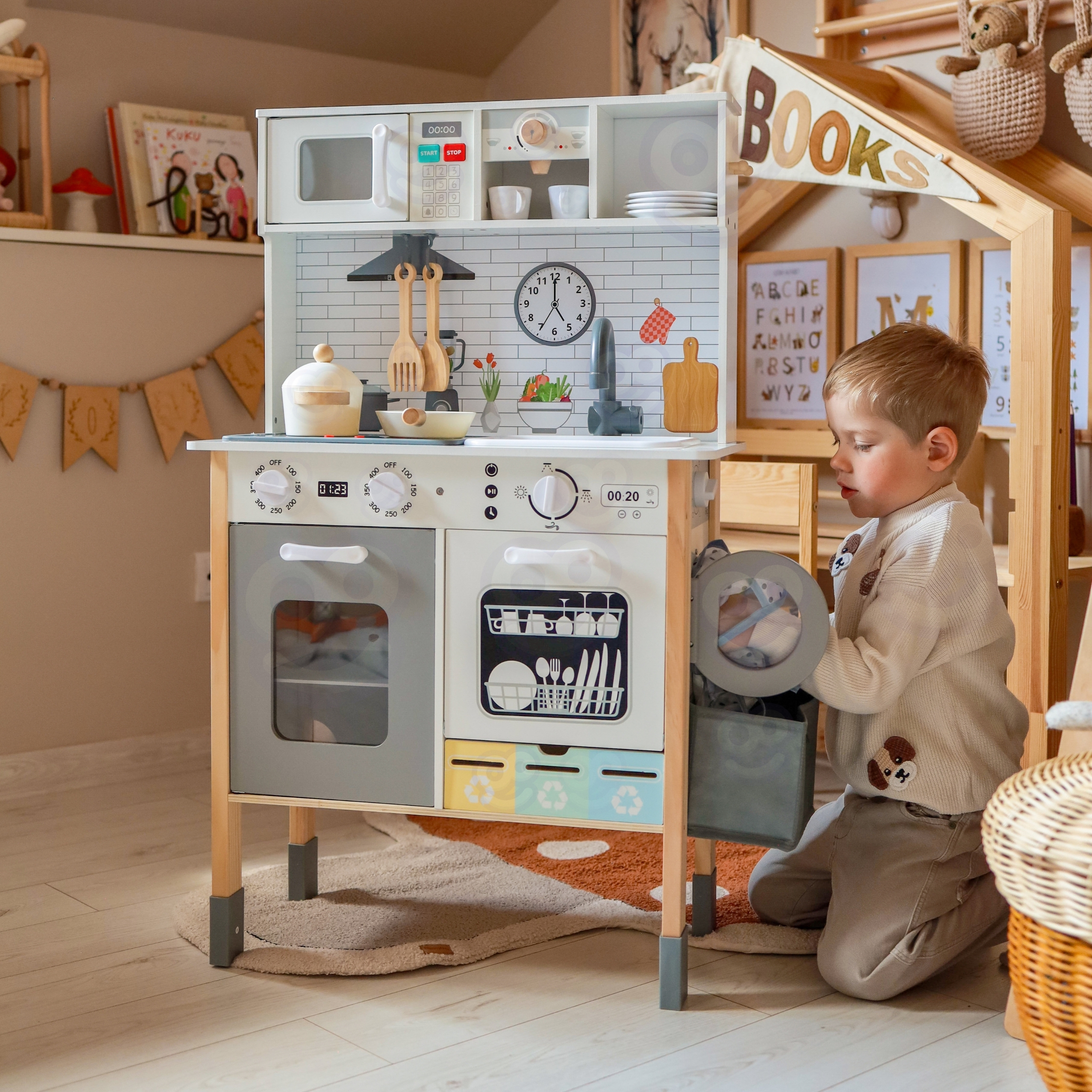 Puidust köök koos lisatarvikutega