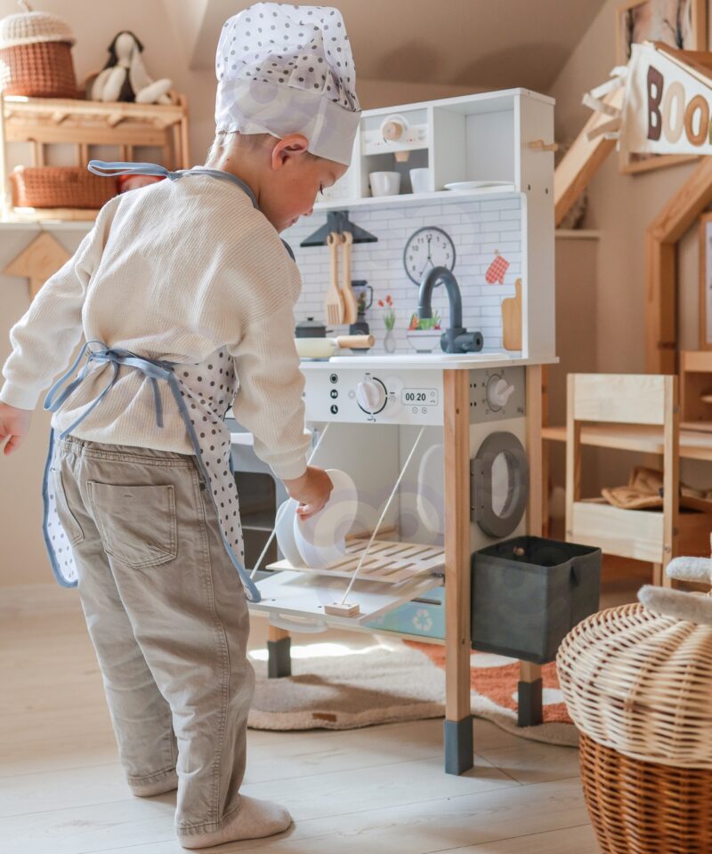 Puidust köök koos lisatarvikutega