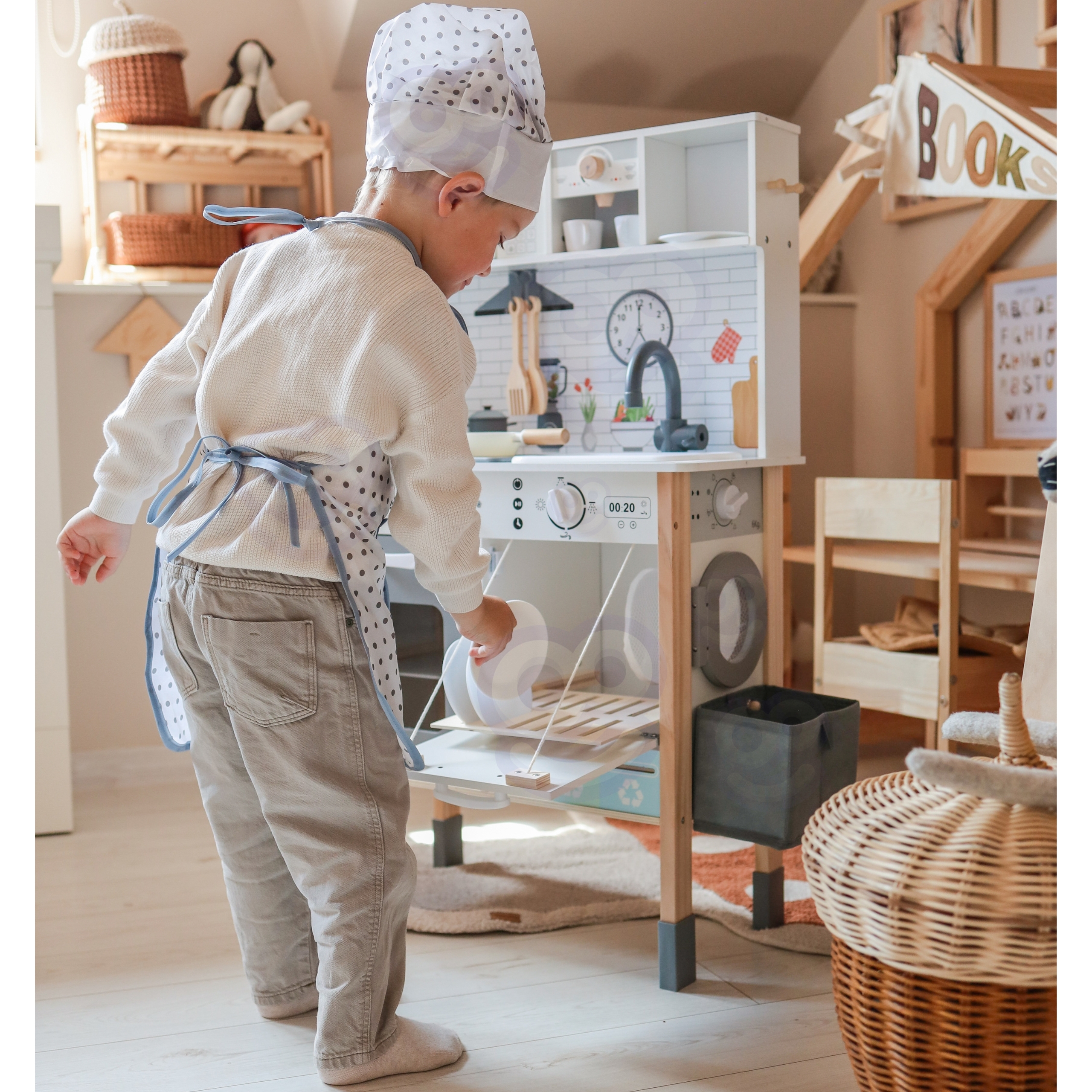 Puidust köök koos lisatarvikutega