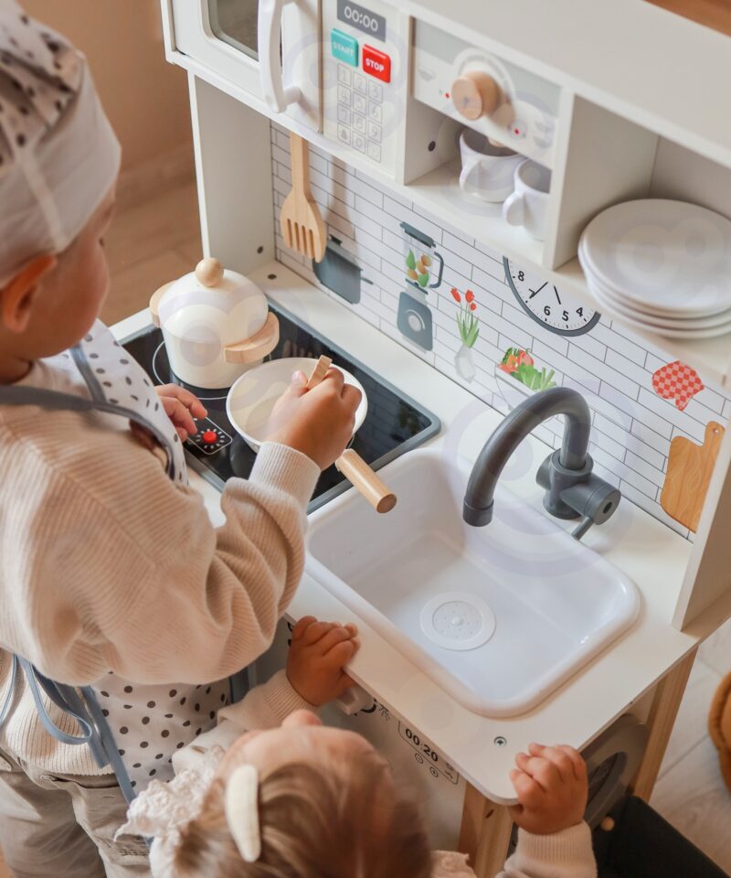 Puidust köök koos lisatarvikutega