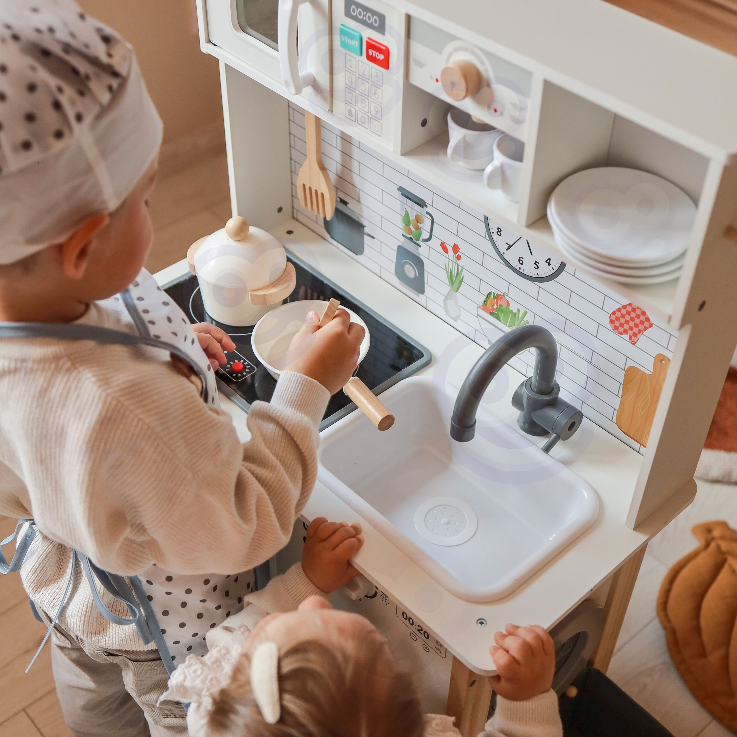 Puidust köök koos lisatarvikutega