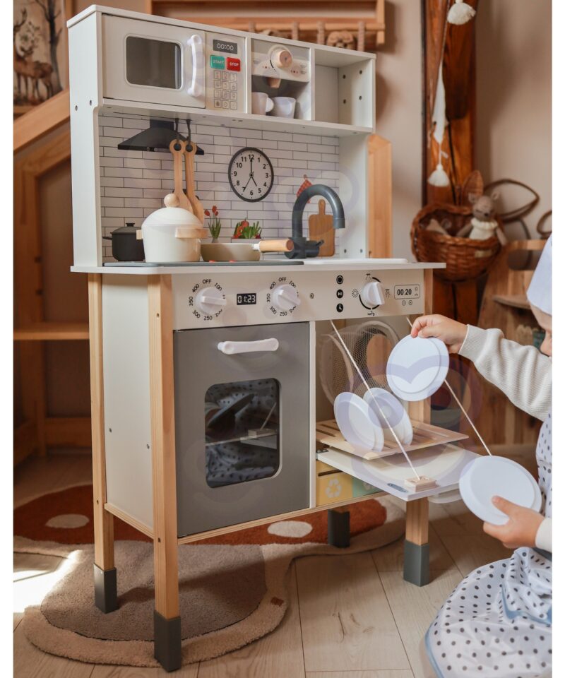 Puidust köök koos lisatarvikutega