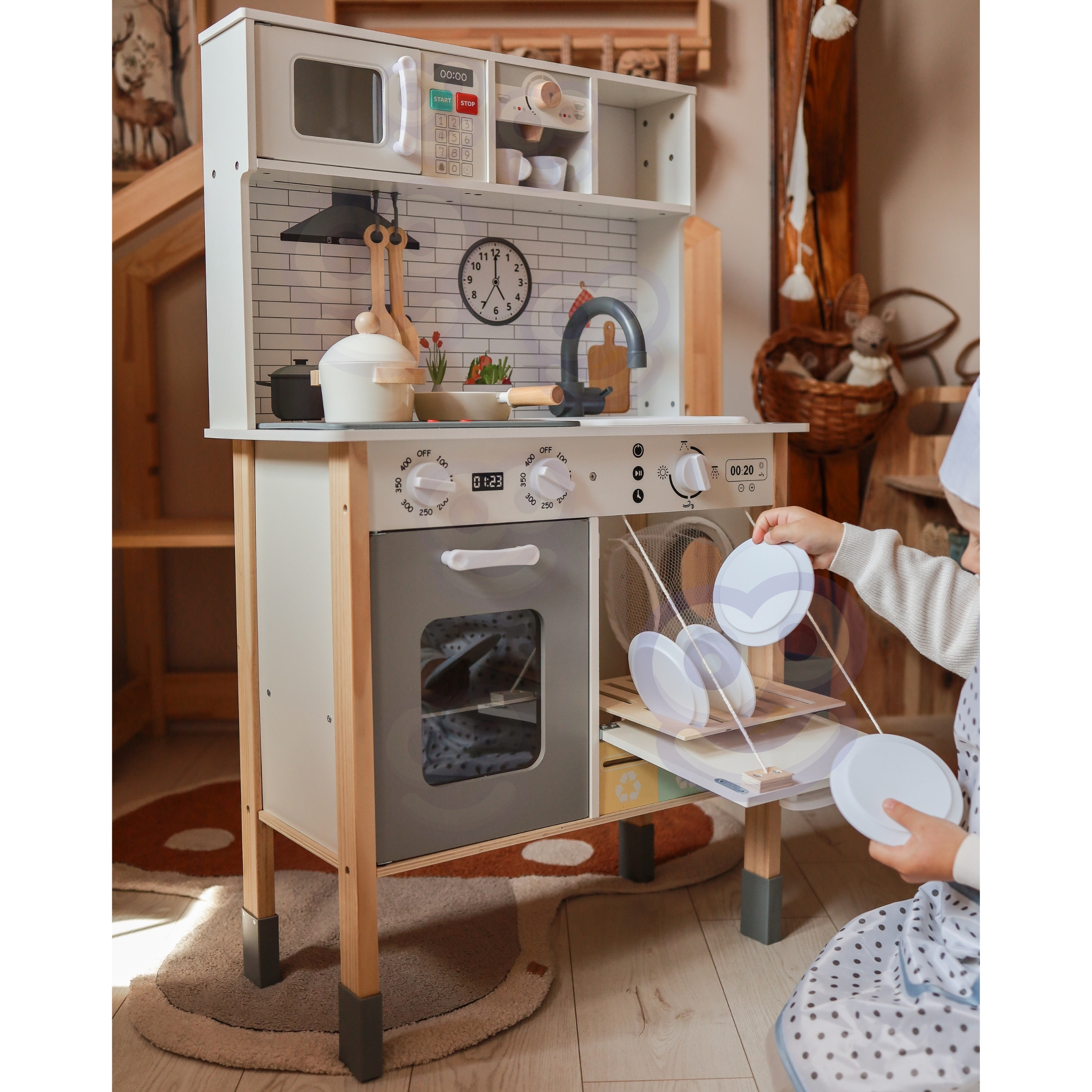 Puidust köök koos lisatarvikutega