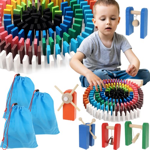 Värvilised puidust doomino klotsid mänguks