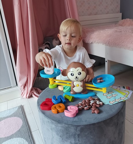 Pere naudib harivat matemaatikamängu