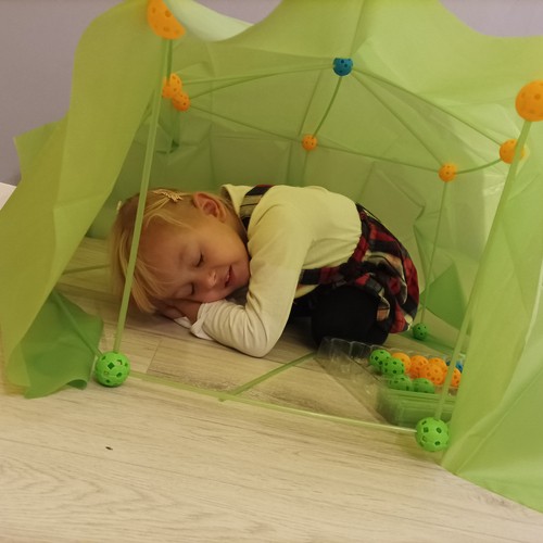 Fluorestsentsne mängukomplekt pimedas