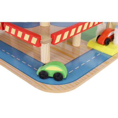 Lastele mõeldud parkimismaja koos tarvikutega