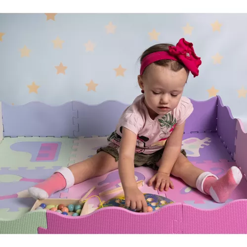 Laps püüab kala magnetiga