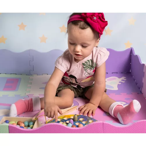 Laps püüab kala magnetiga